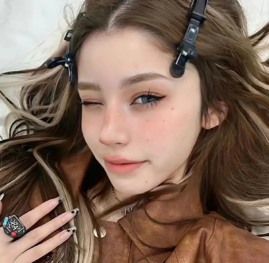 蕾哈娜内衣秀2